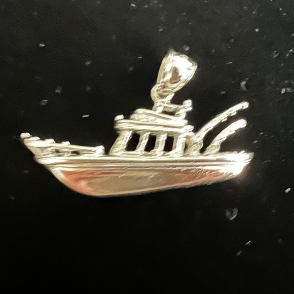Sterling silver fishing boat pendant - Picture 2 of 4